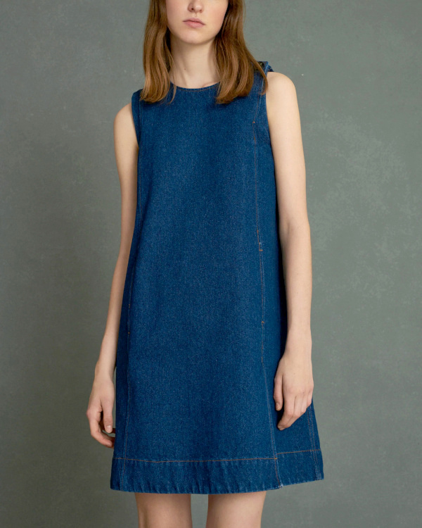 Robe sans manches forme trapèze en denim bleu indigo