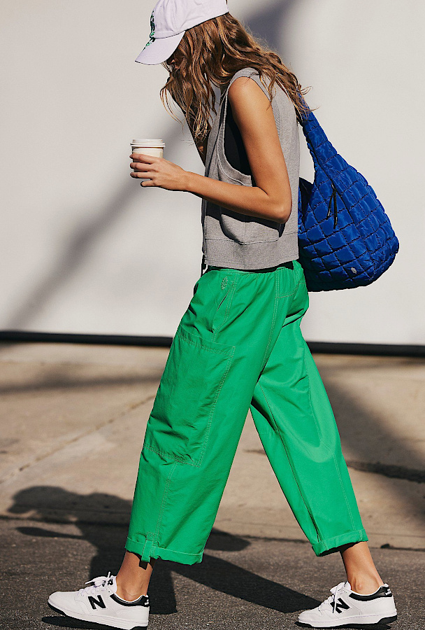 Oui aux looks sportswear minimalistes et colorés !