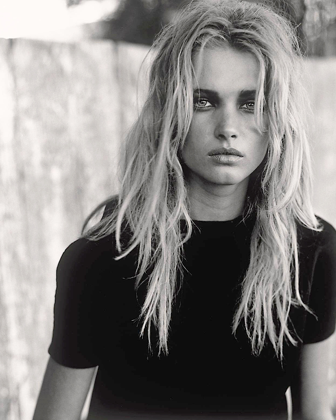 Smokey eyes + cheveux coiffés/décoiffés = le bon mix