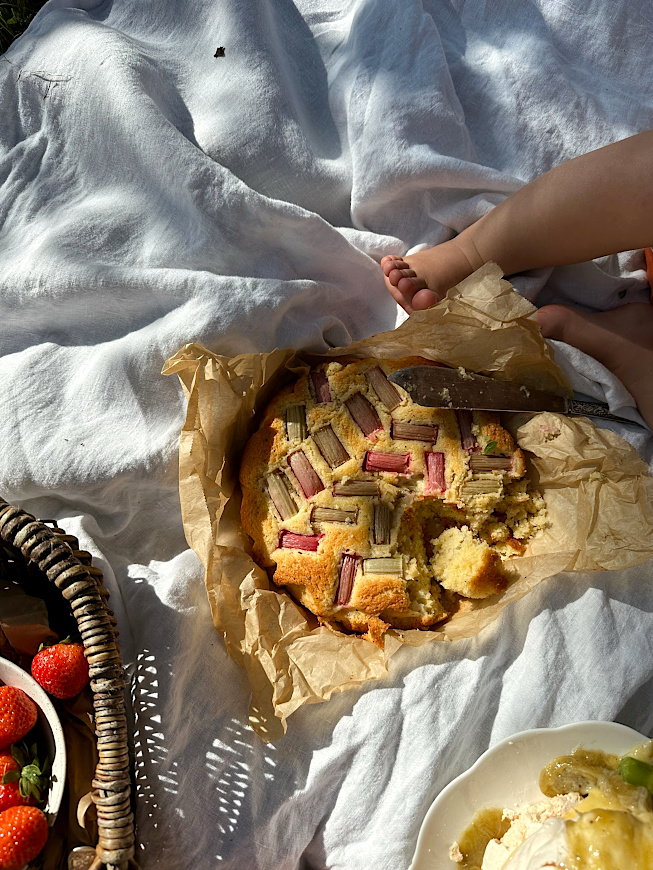 Tarte à la rhubarbe + pieds de bébé = le bon mix