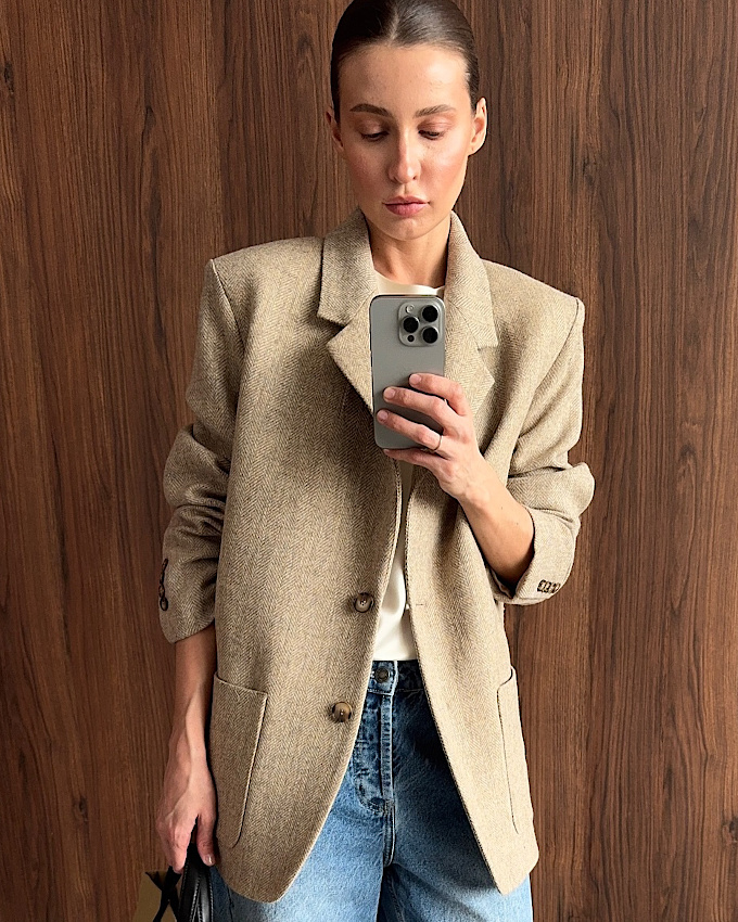 Un tee-shirt, un blazer un peu épais... what else ?