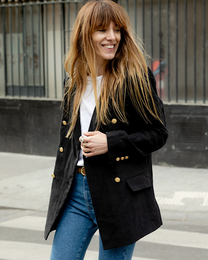 Une chevelure d'aventurière urbaine, un blazer plus que parfait... what else ?