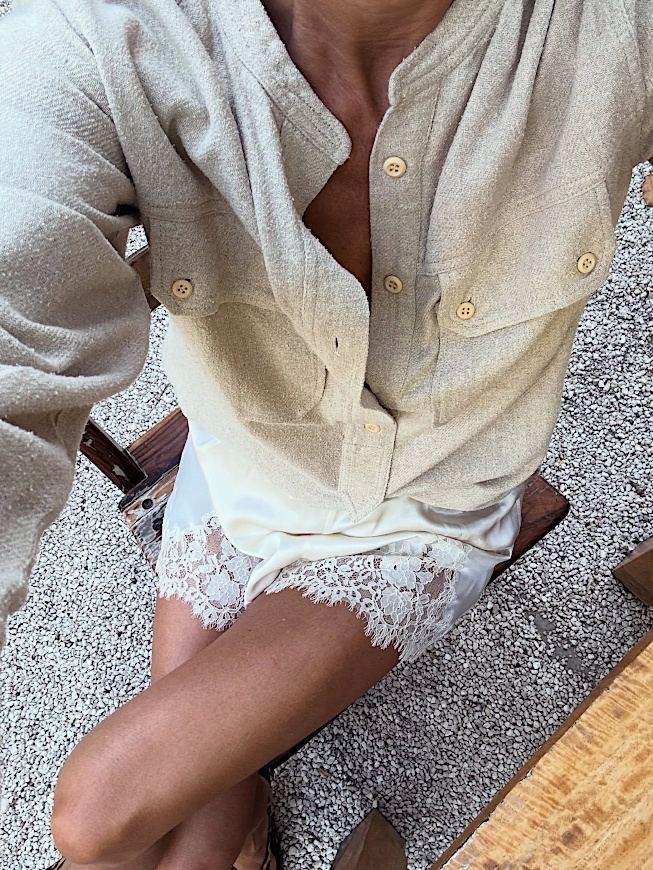 Esprit lingerie + pièce utilitaire = le bon mix