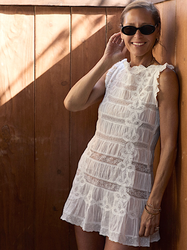 Mêlant fraîcheur et délicatesse, cette petite robe blanche a tout bon !