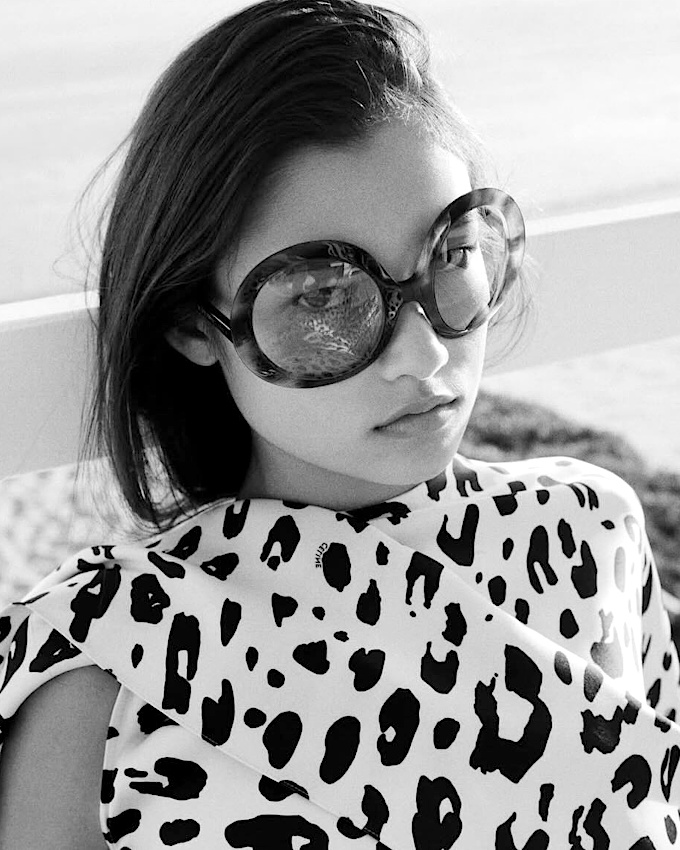 Immenses lunettes + moue boudeuse = le bon mix