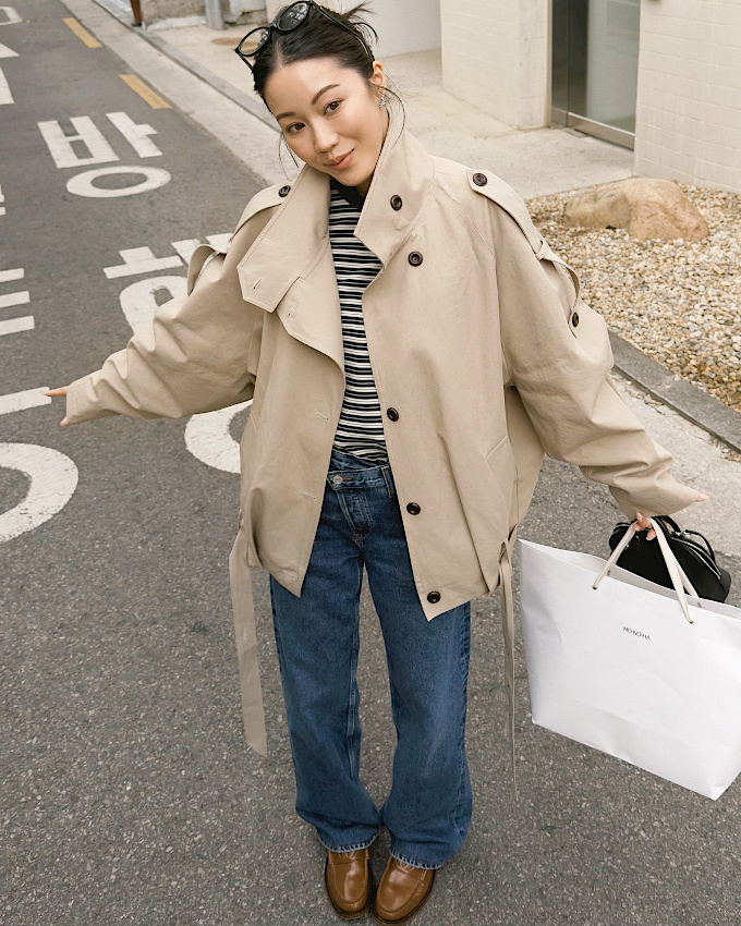 Trench blouson + rayures horizontales = le bon mix