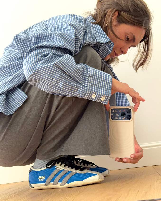 Oui aux chemises à petits carreaux piquées aux hommes !