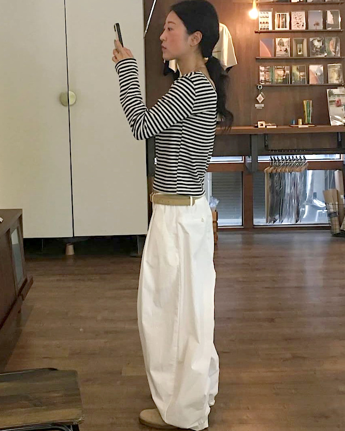 Marinière + pantalon blanc oversize = le bon mix