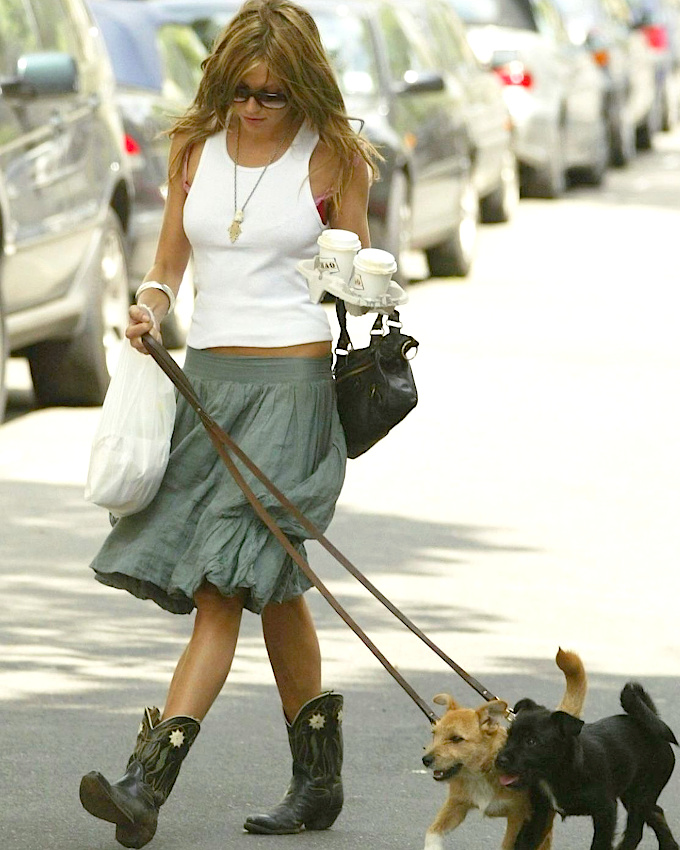 Rien de tel qu'un marcel blanc pour patiner un look boho !