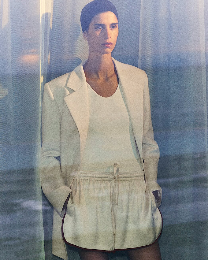 Short sportswear + blazer ton sur ton = le bon mix