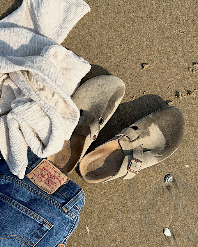 Un short en jean, des Boston, la mer... what else ?
