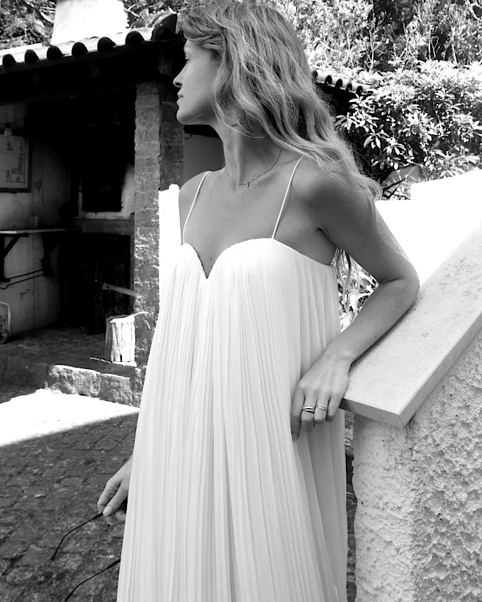 Monochrome blanc + fin plissé = le bon mix