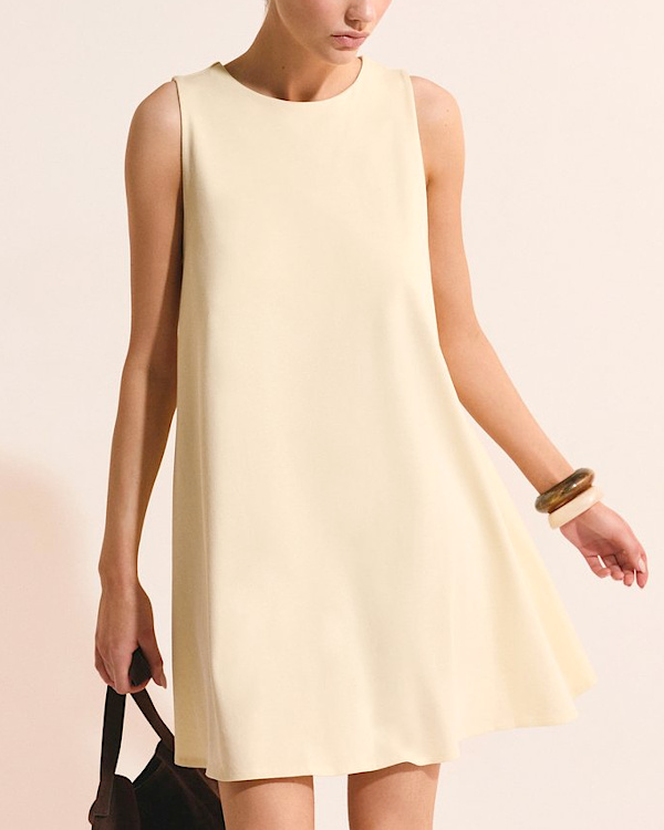 Robe courte jaune pâle sans manches à coupe évasée