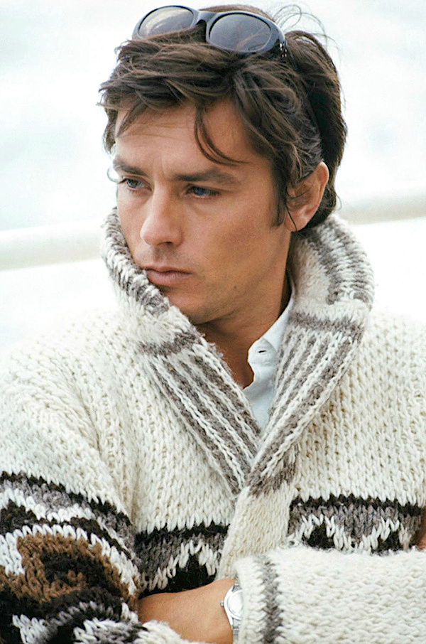 Note à moi-même : trouver pour l'hiver prochain le même gilet qu'Alain Delon !