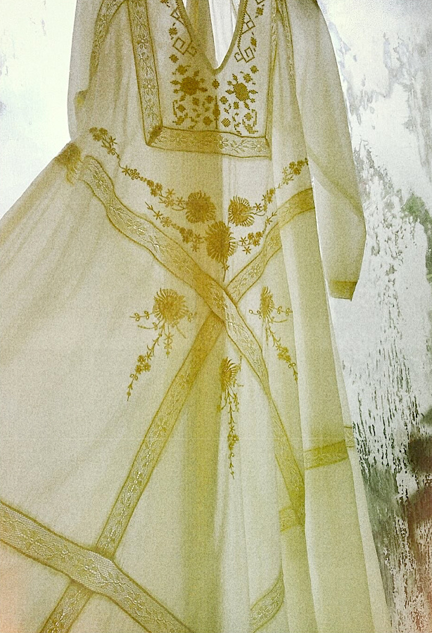Transparence + broderies = le bon mix