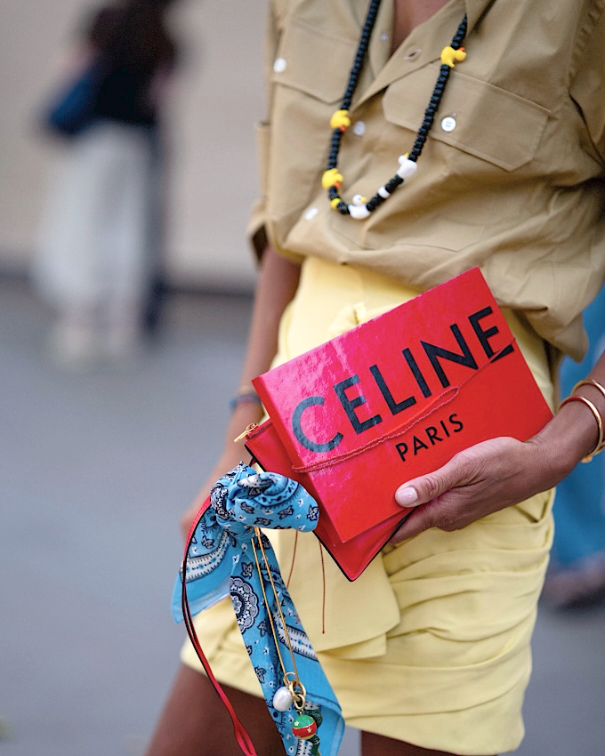 Rien de tel qu'une touche de rouge pour booster le mix jaune/kaki !