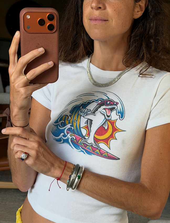 Collier chic + tee-shirt vintage = le bon mix