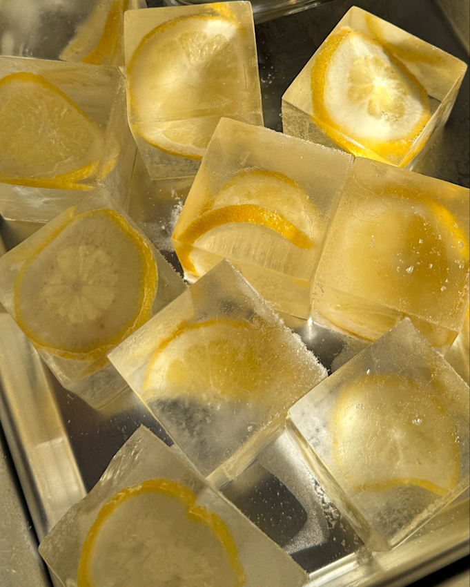 Glaçons + citrons = le très bon mix