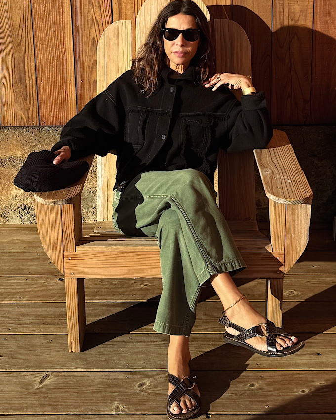 Casual-chic, le duo noir/kaki a tout bon !
