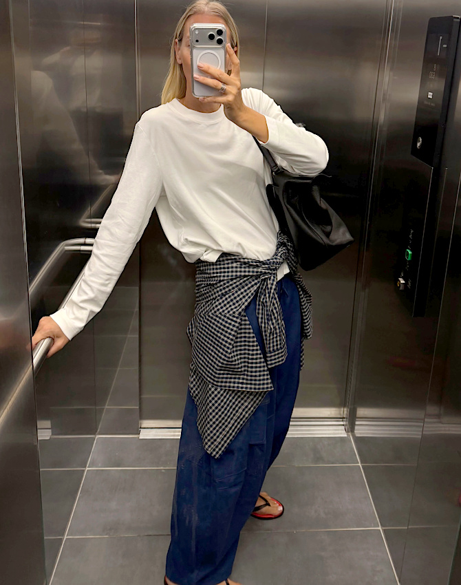 La chemise à carreaux portée à la taille : le nouveau gimmick de la rentrée ?