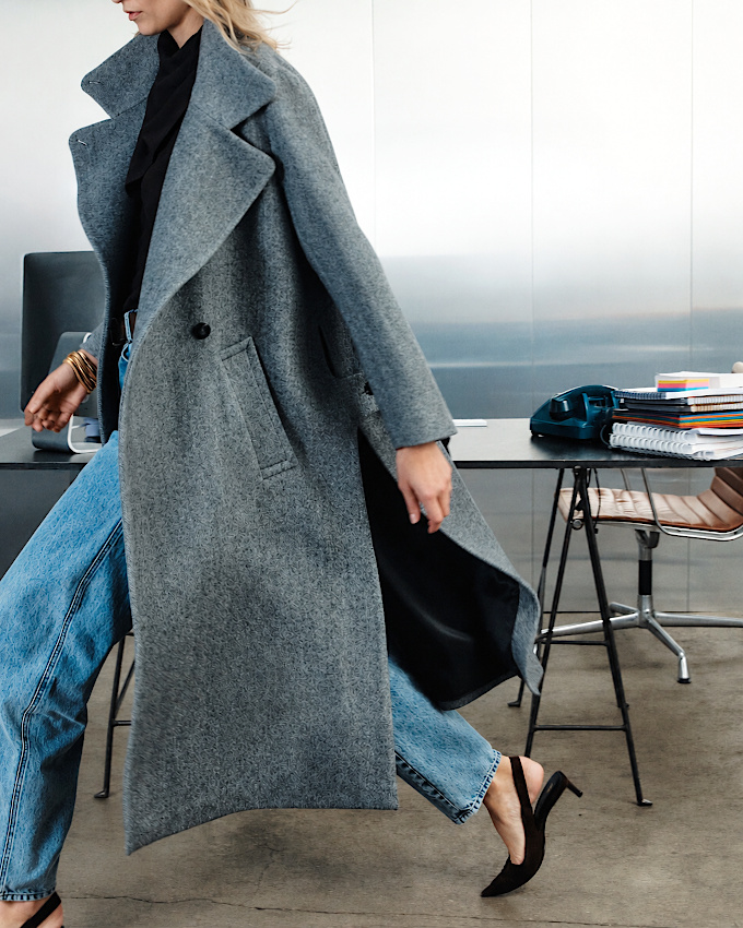 Pardessus gris + jean 7/8 + kitten heels = le bon mix