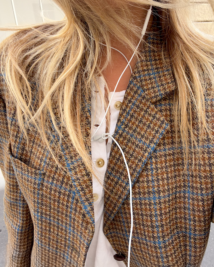 Tee-shirt tunisien + blazer en tweed = le bon mix