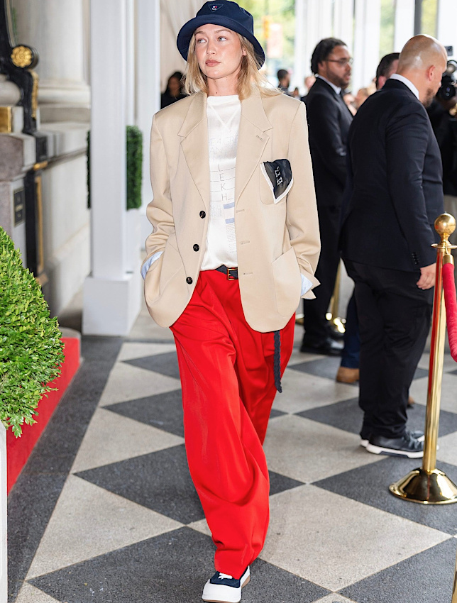 Wanted : un pantalon rouge !