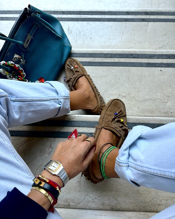 Mocassins + accumulations en tous genres = le bon mix