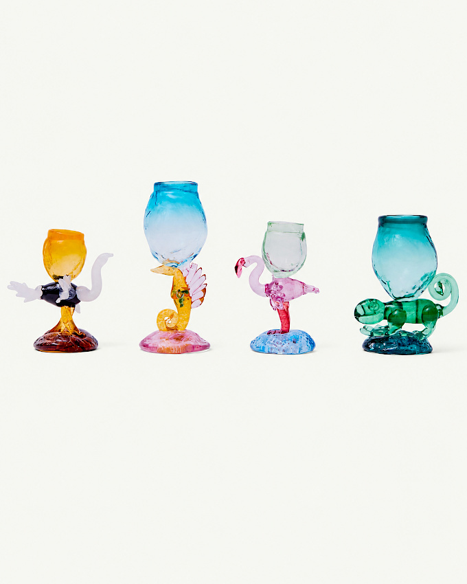 Coup de foudre pour l’espièglerie des objets en verre soufflé de Nienke Sikkema...