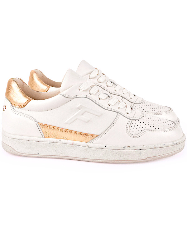 Baskets blanches en cuir avec détails métallisés rose doré