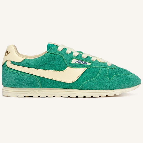 Sneaker rétro Autry en daim vert avec empiècements crème et semelle blanche
