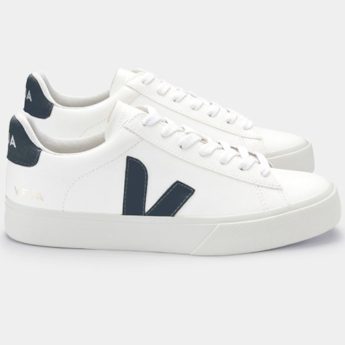 Paire de sneakers Veja blanches avec logo V et empiècements bleu marine