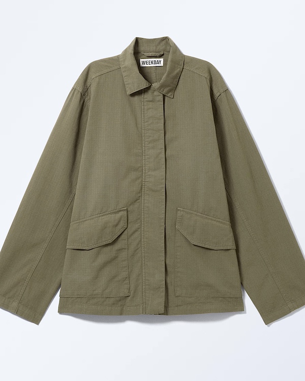 Veste utilitaire kaki en toile, coupe ample, col chemise et grandes poches plaquées à rabat