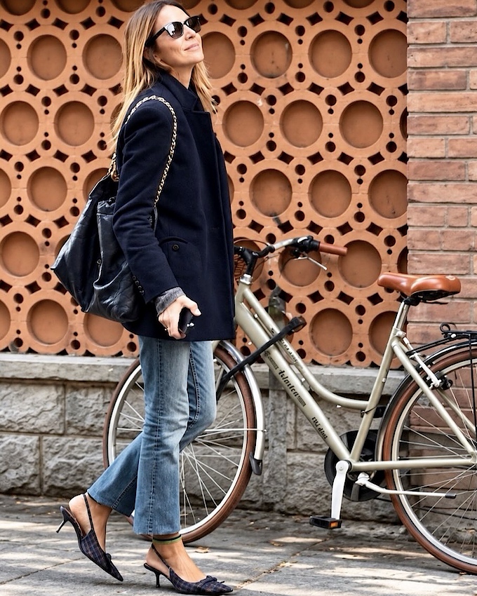Rien de tel qu'une paire de slingback pour upgrader le duo jean/blazer !