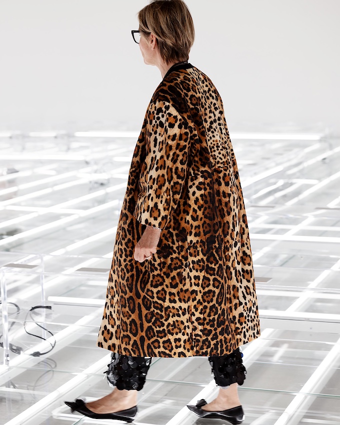 Qui eût cru que sequins et léopard fonctionneraient aussi bien ensemble ?